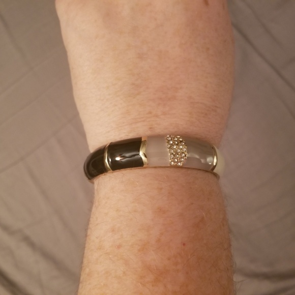 Hinged Bracelet Black / Tan / White Enameled - Picture 8 of 8